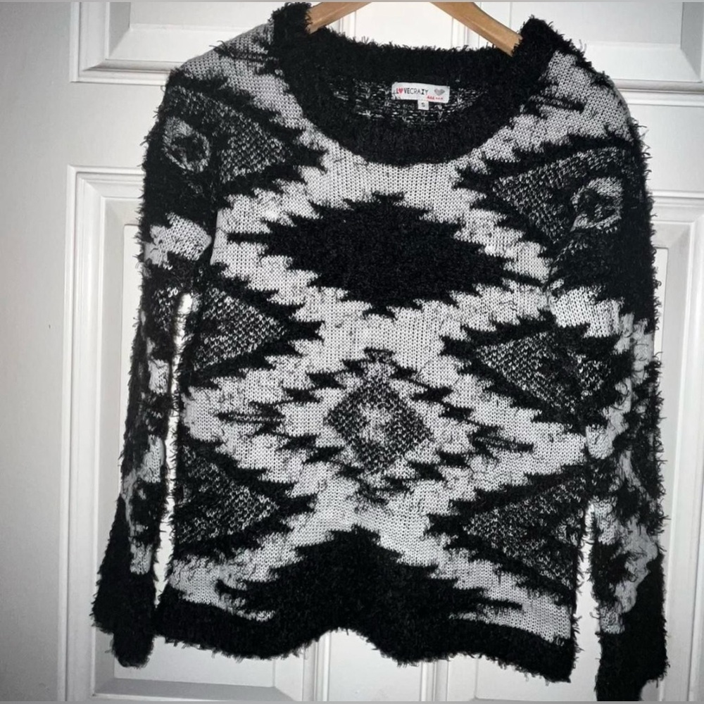 Geometric fuzzy sweater